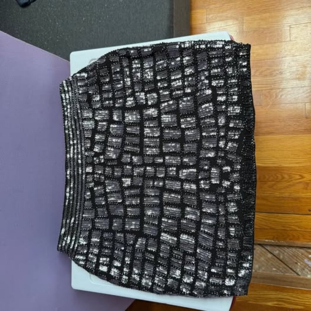 Lulu's Women's Black and Silver skirt